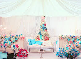 Pelamin simple dan ringkas adalah pelamin idaman ramai bakal pengantin yang inginkan kesederhanaan serta penjimatan yang berbaloi. Perkara Yang Dilarang Ketika Menghias Pelamin Social Light Sbxs Filmvchine I Do Wedding Card Cheezy Freezy Photobooth
