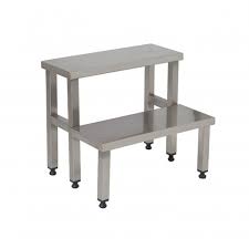 paslanmaz celik ikili basamak seklinde imalati yapilmis olup ayaklar 40x40mm den pofil ile desteklenmistir