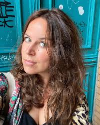 Winterfell is runter. Hasta la Splissta! 🤪 Eure liebste Haarwortspiele?  Raus damit!!! 😍 #haareszeiten #hairtie #haargenau #frisur #friseur #spliss  #haare #wortspiel #berlin #kreuzberg #berlinerkindl #cutmyhairintopeaces  #comedian #schauspielerin ...