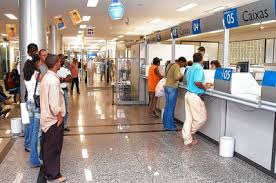 Resultado de imagem para Agências bancárias reabrem até quinta-feira para atendimento ao público