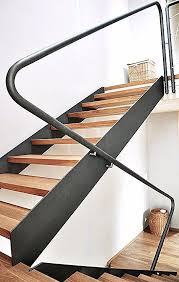 Staircase Railing Nice Graph Graph Metal Nice Railing Staircase In 2020 Stairs Design Modern Staircase Design Stairway Design