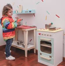 ¿tienes claro el estilo de la mesa que necesitas para tu ordenador? Cocina En Madera Para Ninos Danina Crece Con Vos
