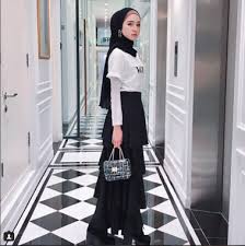 10 Instafamous Berhijab Yang Dikenali Sebagai Influencer Terkenal Sepanjang 2017 Model Pakaian Hijab Model Pakaian 90 An Pakaian Model