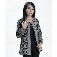 Entdecke rezepte, einrichtungsideen, stilinterpretationen und andere ideen zum ausprobieren. Stylish Dan Edgy Intiplah 9 Rekomendasi Blazer Batik Untuk Wanita Fashionable 2019