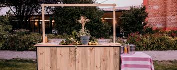 Las bodas en verano son muy habituales, pero ¿quieres que tu boda destaque y sea diferente? Como Combatir El Calor En Las Bodas En Verano Llevenes