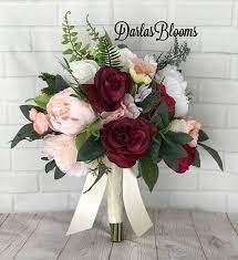 Lenguaje de las flores y significados para la boda. Borgona Ramo De Novia Rubor Y Borgona Flores De La Boda Vino Borgona Ramo De Novia De Seda R Burgundy Wedding Flowers Wine Wedding Bouquet Prom Flowers Bouquet