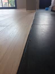 bonjour nous recevons notre carrelage et notre parquet cette semaine nous sommes en plancher chauffant hydrolique carrelage decoration salon parquet parquet