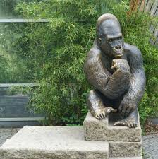 Munich Germany Munchen Deutschland Bronzeskulptur Gorilla Im Tierpark Hellabrunn Tierpark Hellabrunn Tierpark Schimpanse