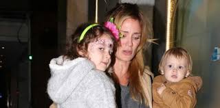 Es conocida por haber ganado el reality show super m 2003 , por haber sido finalista de bailando por un sueño 2010 y por ser la conductora de las dos temporadas. Paula Chaves Hablo De La Libertad En La Crianza De Su Hijo Baltazar Juega A La Pelota Con Un Vestido De Frozen