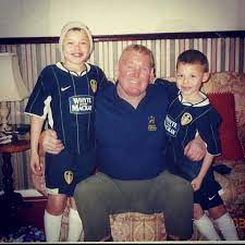 Don't forget that keane finished the career of his dad kevin at sunderland. Kalvin Phillips Tough Upbringing Free School Meals Hungry Mum And Fierce Loyalty Mirror Online