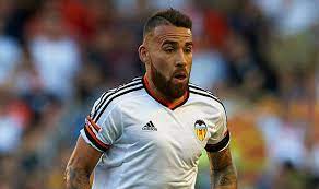Uno dei punti di forza del valencia rischia di salutare a fine stagione. Valencia Demand Manchester United Make Their Move For 36m Nicolas Otamendi Football Sport Express Co Uk
