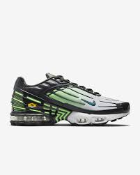 Before air max became a staple of streetwear, the iconic air bubble was an invisible piece of technology in nike's footwear. Nike Air Max Plus 3 Herrenschuh Nike De