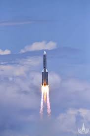 Em 29 de abril, a china lançou o foguete longa marcha 5b com o módulo principal para a futura base orbital chinesa, tendo o lançamento ocorrido na ilha de hainan. China Inicia Missao Nao Tripulada A Marte Aeroflap