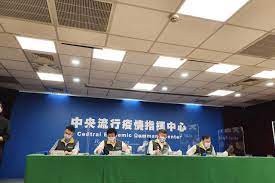 38歲以上明起預約打az 144萬人會收到簡訊 8 分鐘前 中央流行疫情指揮中心指揮官陳時中今天(7/26)宣布，下一輪的疫苗預約平台將於明天(7/27)上午10時起至周四(7/29)中午12時止開放預約，預計陸續發送簡訊給約144萬人進行預約，預計自7月30日起開打。 C1siq Sli66iem