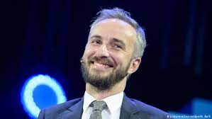 Nachrichten zu jan böhmermann im überblick: German Satirist Jan Bohmermann Sues Angela Merkel Over Erdogan Poem Remark News Dw 02 04 2019
