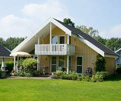 In unserem kleinen ferienpark, inmitten von wald und feld beim schönen hellsee stehen sieben bungalows und ein haus mit drei apartments für sie bereit. Ferienhaus Kaufen