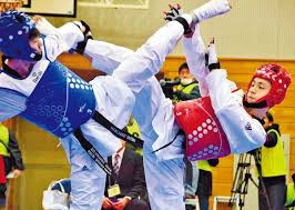 テコンドーとは、第二次世界大戦後に一人の朝鮮半島出身の空手家「崔泓熙」が生み出した空手の亜流です。 もともと 崔泓熙 は空手を朝鮮に普及するつもりでいたが、国民の 反日感情 や 愛国心 を考慮した結果、独自の武術として売り出す事にした、というのが発祥の経緯のようです。 å…„å¼Ÿé‡'ãƒ¡ãƒ€ãƒ«ã¸æ±ºæ„ ãƒ†ã‚³ãƒ³ãƒ‰ãƒ¼ éˆ´æœ¨ã‚»ãƒ«ãƒ'ã‚ª ã‚¹ãƒãƒ¼ãƒ„ ã‚«ãƒŠãƒ­ã‚³ By ç¥žå¥ˆå·æ–°èž