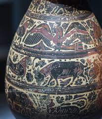 柯林斯式酒壶前610 前590 平山郁夫丝路美术馆藏collins pottery pot c 610 590b c hirayama ikuo silk road museum 器表由装饰带组成分别排列走兽水鸟间隙填罗塞塔石碑文字属古希腊柯林 chinese art pottery glazes art