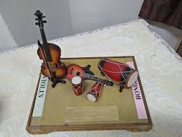 Alat musik sape dibuat dari jenis kayu yang lembut yaitu kayu meranti. File Alat Muzik Tradisional Jpg Wikimedia Commons