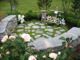 40 Heartwarming Memorial Garden Ideas Pelaburemasperak Com Memorial Garden Small Space Gardening Prayer Garden