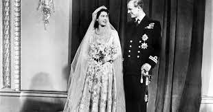 Kurosh abasi (lucheni), annemieke van dam (elisabeth), mathias edenborn. Queen Elizabeth Ii Wegen Der Rationierung Nach Dem Krieg Sie Finanzierte Ihr Hochzeitskleid Mit Coupons Bunte De