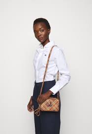 Vivienne westwood man bicolored black wallet 33325. Vivienne Westwood Johanna Camera Bag Handtasche Brown Braun Zalando De