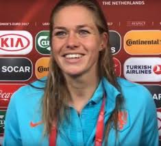 She spends a lot of money on branded cars, foreign tours. Anouk Dekker Alle Foto S Laatste Nieuwtjes En Weetjes Over Anouk Dekker Mannenzaken Nl