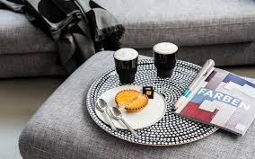 Geschenk sofa tablett holz wählen. Zeit Zu Zweit Hocker Tablett Sofa C Schoner Wohnen