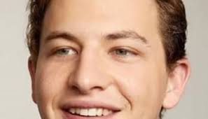 Kaitlyn Dever: Bio, Height, Weight, Age, Measurements