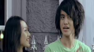 Umur 30 tahun) adalah seorang pianis dari grup musik vierratale. Melihat Penampilan Kevin Aprilio Di Awal Karier Dan Sekarang Kumparan Com