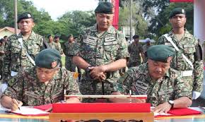 Itulah perasaan yang terpancar di wajah sebilangan anggota tentera darat berikutan penutupan secara rasmi kem majidee, antara kem tertua di malaysia, hari sabtu. Zawawi Adam Panglima 7 Briged Johor Ke 23