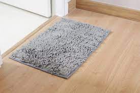 Keset kamar mandi untuk mempercantik kamar mandi, foto oleh stacy zarin goldberg via elledecor.com. Bikin Kamar Mandi Jadi Cantik Dengan 8 Rekomendasi Keset Toilet Yang Keren Ini 2020