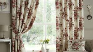 Rispetto a quelle per la cucina o la sala da pranzo, le tende per il bagno moderno sono naturalmente più spesse: Tende Country Per Arredare