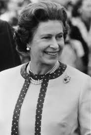 Voyez la vidéo montrant un garde d'Elizabeth II en train de sniffer de la  poudre