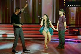 Bailando 2021 is the fifteenth season of bailando por un sueño which premiered on may 17, 2021, on the el trece network following the permanent cancellation of the planned 2020 season. La Academia El Incomodo Y Romantico Momento De Angela Leiva Y Un Productor De Showmatch La Nacion