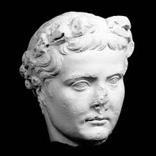 Reproduction de statues de personnages historiques