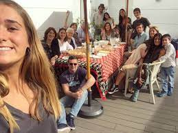 Maria botelho moniz foi 'apanhada' a negociar com a tvi e acabou despedida da sic por daniel oliveira que não gostou de. Em Dia De Festa Maria Botelho Moniz Mostra Fotos Raras Da Familia Famashow