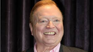 Albert watson newton , am, mbe (23 temmuz 1938'de doğdu), avustralyalı bir medya kişiliğidir. Bert Newton Has A Startling New Look Do You Think He S Made The Right Decision Starts At 60