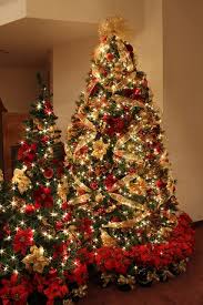 Christmas tree decoration idea red and gold. 42 Amazing Red And Gold Christmas Decor Ideas Digsdigs