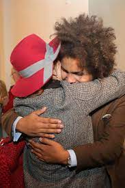 Několik dívek nezávisle na sobě vypovědělo, že je feri nátlakem donutil k pohlavnímu styku. Thkai Zim9 6rm