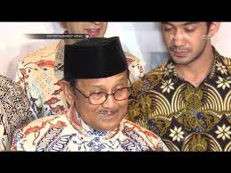 This movie follows the story of the 3rd president of indonesia, b.j. Rayakan Ulang Tahun Ke 80 Bj Habibie Nonton Film Rudy Habibie Youtube