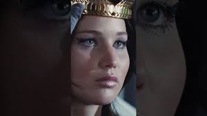 President Snow crowns Katniss the victor #HungerGames