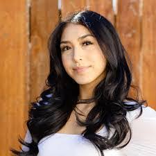 Amanda Brunn's Instagram, Twitter & Facebook