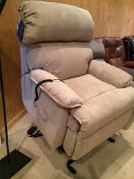 Recliner Lift Chair By Flexsteel Sofa Designers In San Diego Lift Chairs Chair Interior Design Inspiration