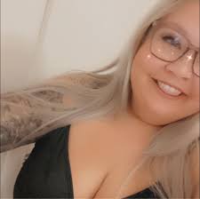 Party snacks and treats start serving at 7?