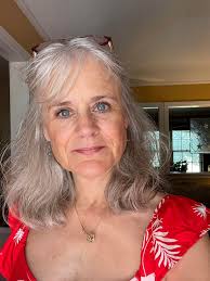 Hey guys my name is Savannah and I'm 16 years old im from des moines iowa  (any Iowan swifties?)I have been a swiftie since I was 10 i started because  of reputation