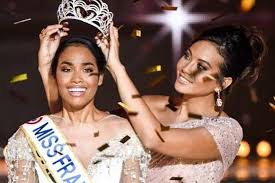 Clémence botino a ensuite ajouté: Clemence Botino Crowned Miss France 2020