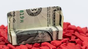 Die karten sind für alle möglichen geschenkvorhaben bestens geeignet! Geschenk Zum Einzug Sofa Aus Geld Falten Youtube