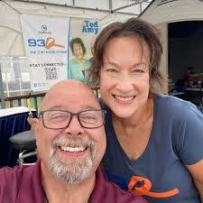 Bobbi Carr's Instagram, Twitter & Facebook