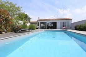 Proche du centre de la flotte (500m) et à proximité immédiate de la plage et de la thalasso (200m), la résidence les charmilles est implantée dans un quartier calme et résidentiel qui assure détente et repos. Location Maison La Flotte En Re 14 Villas Et Maisons De Vacances A Louer Sur L Ile De Re